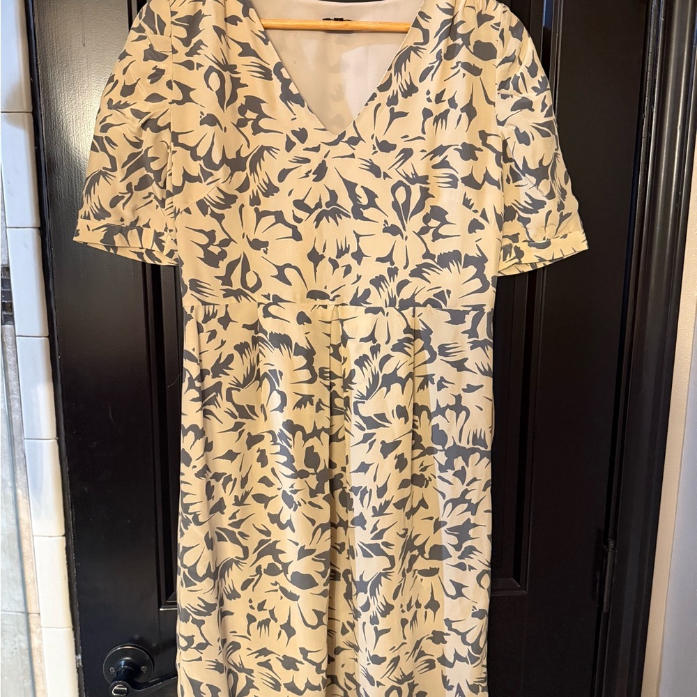 Tocca Cream and Gray Midi Dress